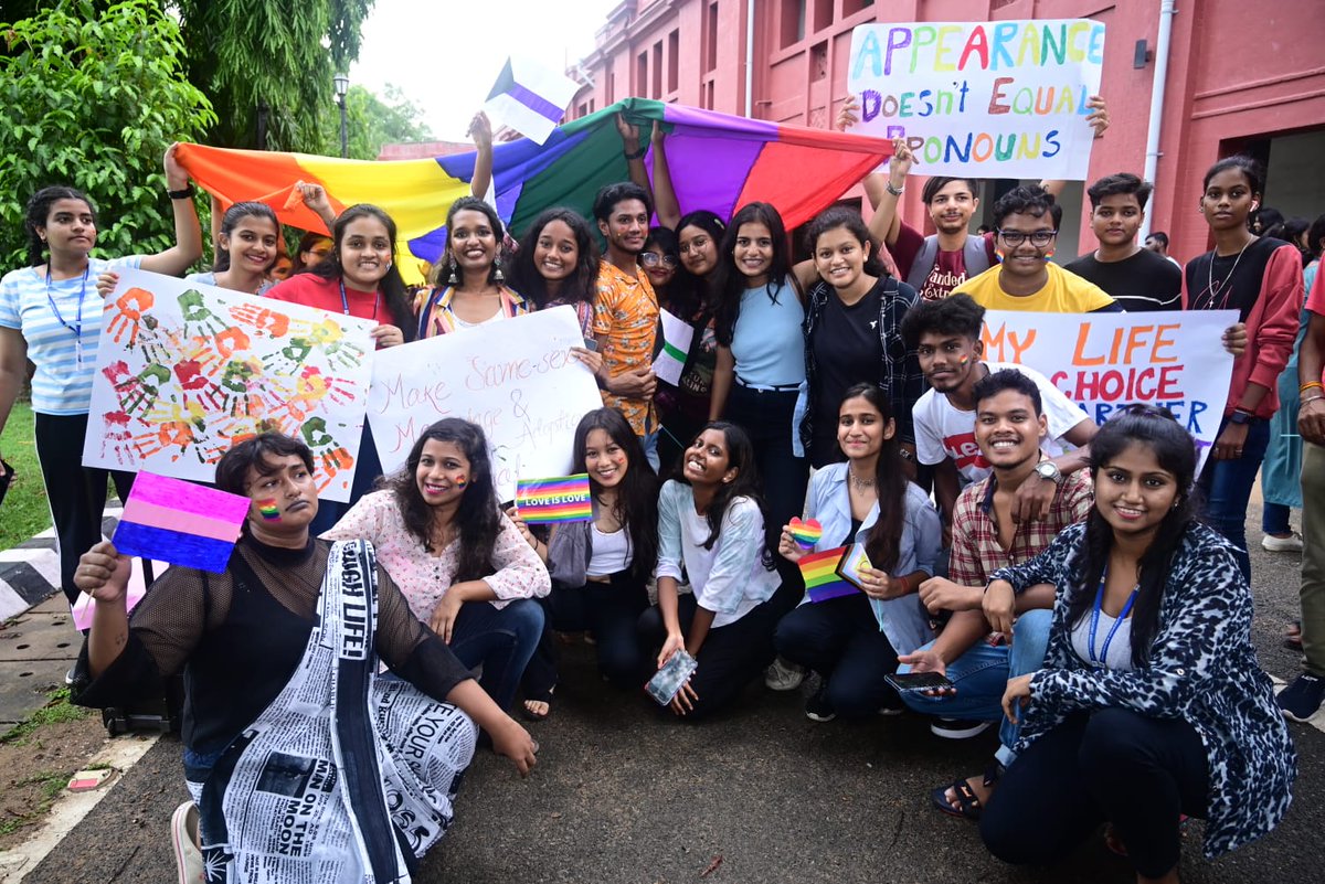 _TheRedEmpire_'s tweet photo. Here are some of the amazing moments we captured on the pride parade conducted on 30th June to bless your feed with lots of 'love with pride'🏳️‍🌈
#pridereborn 
#theredempire
@LGBTHM https://t.co/VYopk0zDZD
