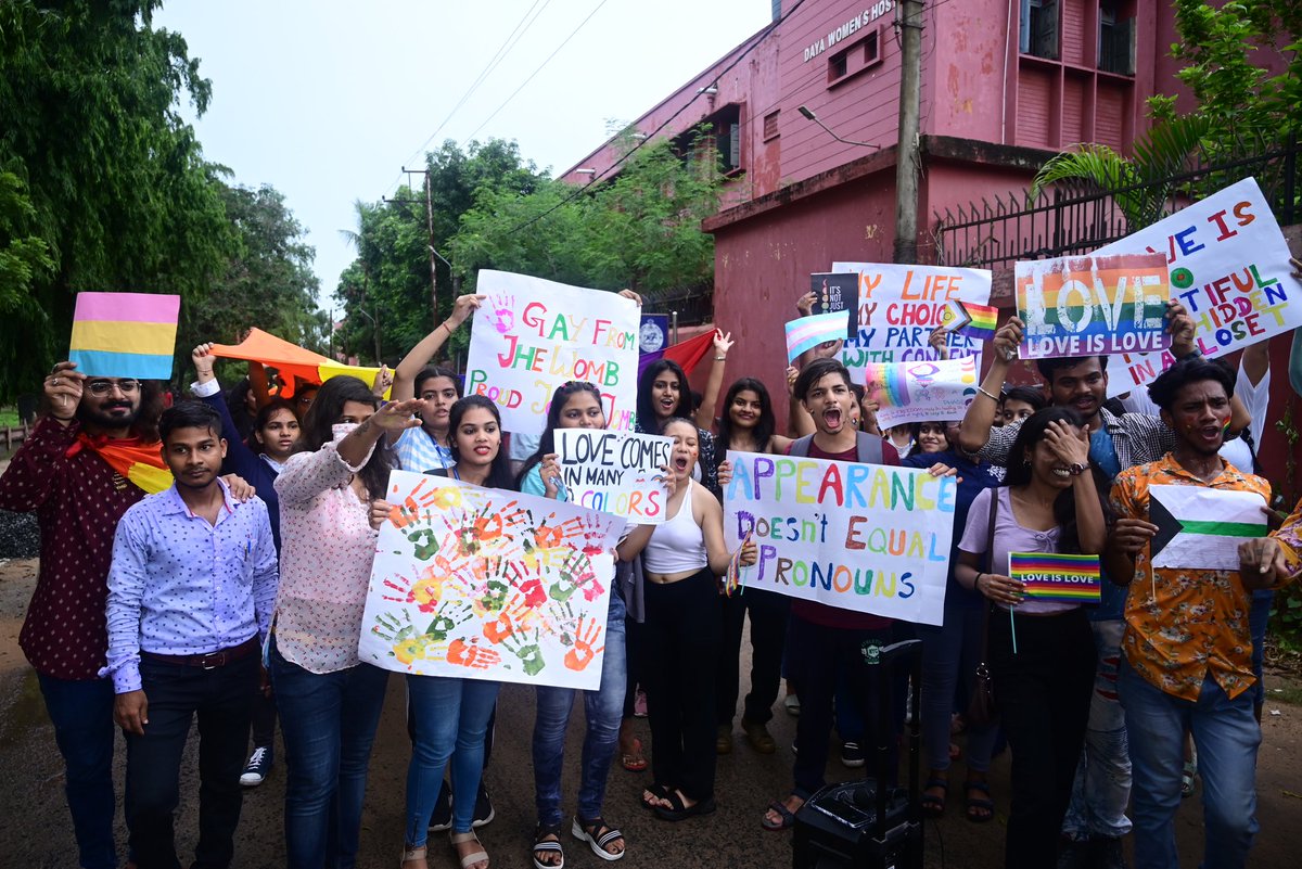 _TheRedEmpire_'s tweet photo. Here are some of the amazing moments we captured on the pride parade conducted on 30th June to bless your feed with lots of 'love with pride'🏳️‍🌈
#pridereborn 
#theredempire
@LGBTHM https://t.co/VYopk0zDZD
