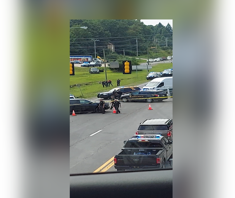 WOAYNewsWatch's tweet photo. BRADLEY, WV (WOAY) - West Virginia State Police release details about Wednesday's police shooting in Raleigh County. Captain R.A. Maddy says a suspect who had allegedly stolen a truck refused to stop for officers. #RaleighCounty #Crime #WOAY
https://t.co/yCS6IcIaO5 https://t.co/bDlQL9QDhA