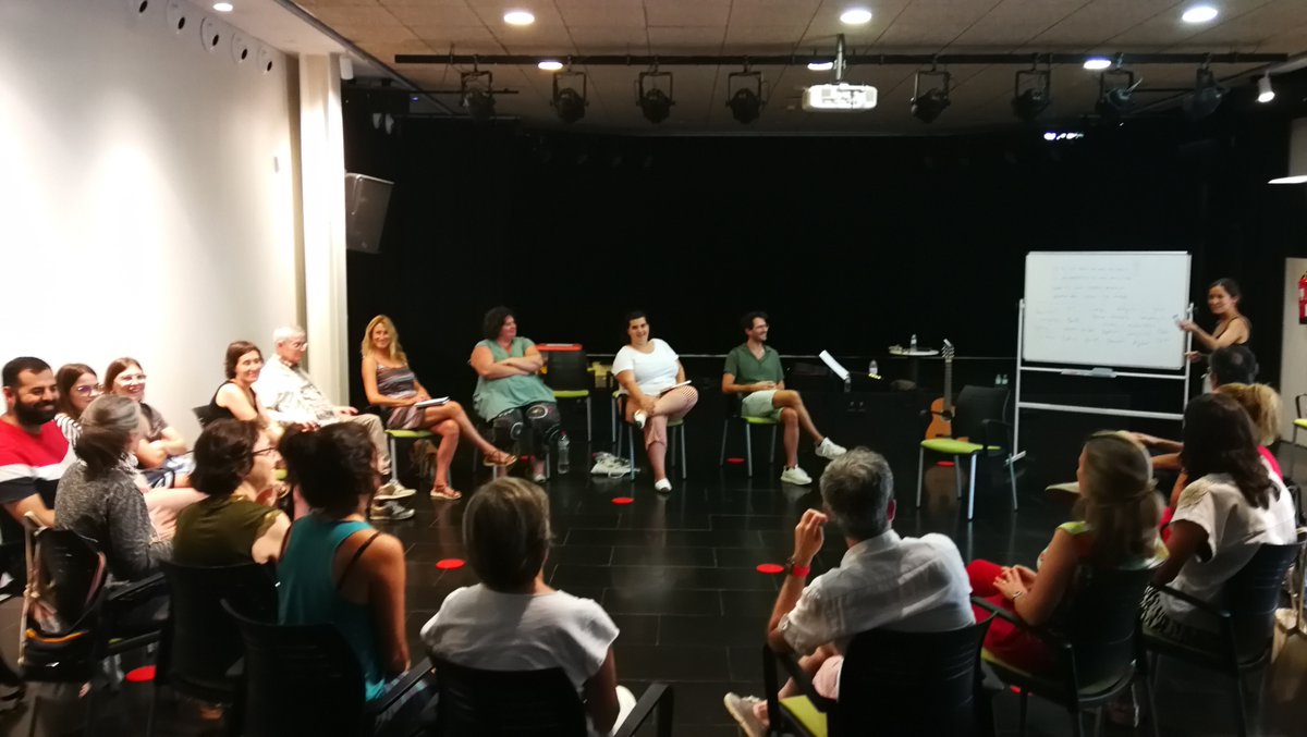 LaMarfamusica's tweet photo. I avui encarem la recta final de l'#EscolaEstiudeMúsica, amb una sessió de creació interdisciplinària amb @albacamins, música a l'escola d'educació especial amb @AlbadaBlay, i el taller de creació de cançons amb @MarionaCastells i @guillemromatort 

#formació #docents #estiu https://t.co/6jCjb62w3o