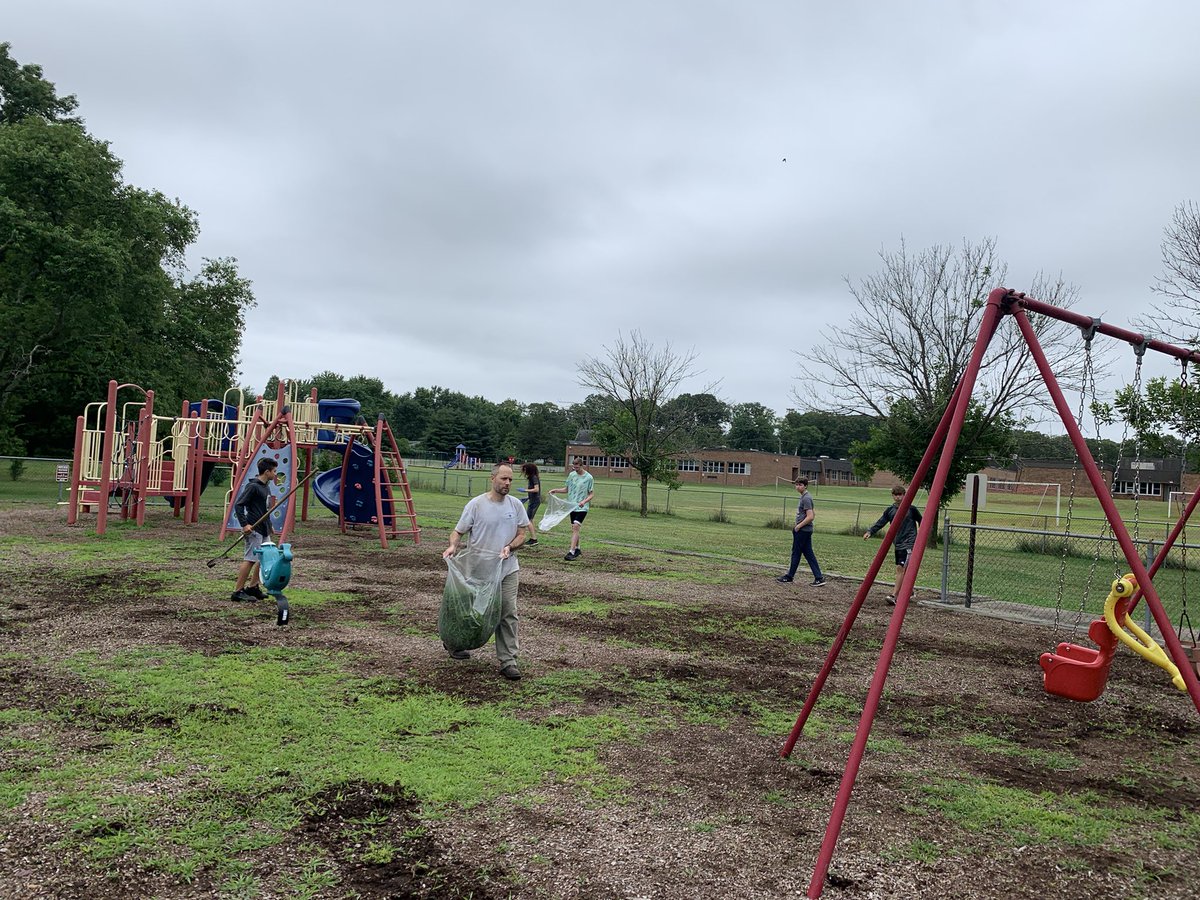 SpartanSOT's tweet photo. Day 3 : Students took a day of service volunteering at Wayside Park, cleaning up litter and weeding the playground! https://t.co/k66bsIu8O9
