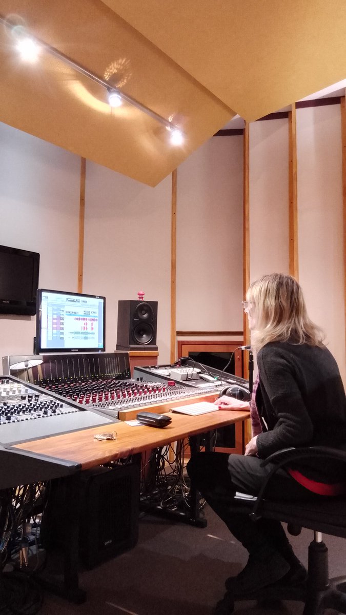 Vol11Studio's tweet image. Working on #musicproduction this morning at @MayaStudio 🎵 @sivarawk Check out #Vol11Studio on @SoundBetterNow ! Link in bio 🎸 #recordingstudio #rockmusic #vocals #guitar #mixing