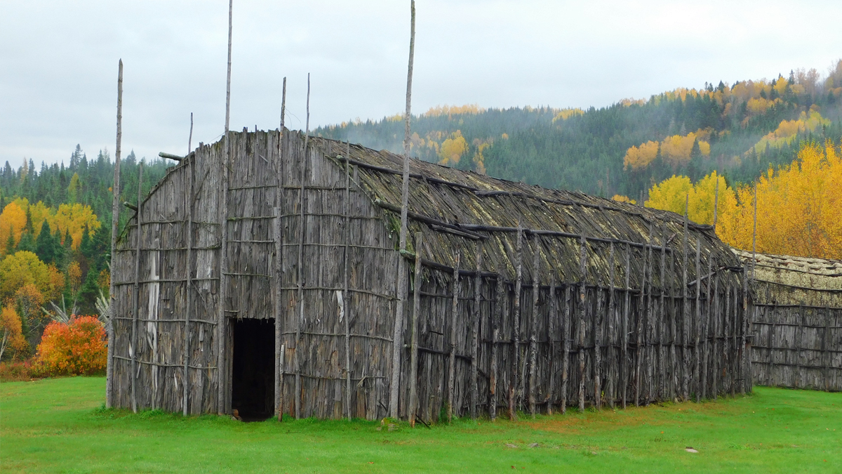 #DYK our longhouse is a 17th-century replica built by local tradesmen of Six Nations and is used for education to provide an exceptional cultural experience? 

To learn more about our tours:
📞 519-445-1515
📧 dorothy@osttc.com

#longhouse #tourism #OntarioTourism #ExploreOntario