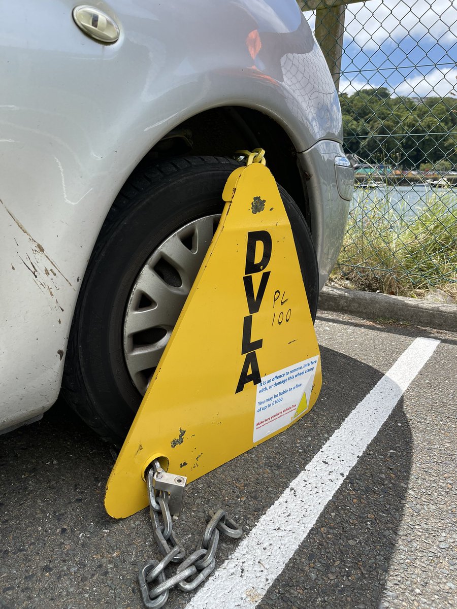 LooeTSSO's tweet photo. Over the last month myself and the @LooePolice team have organised a multi agency traffic operation. Thank you to @SC_RPU @CornwallCouncil taxi licensing @DVSAEnforcement @DC_Police safety camera partnership and @DC_Police PDU + student officers. https://t.co/wIg0azHTpx