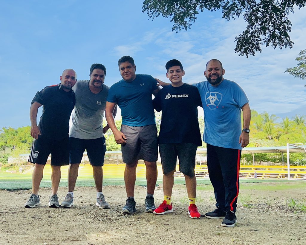 josemcalderonc's tweet photo. La Banda, el norteño… jajaja a correr 🏃‍♂️ 🏃‍♂️🏃‍♂️🏃‍♂️🏃‍♂️@claucalderon73 https://t.co/q3tovGPePh