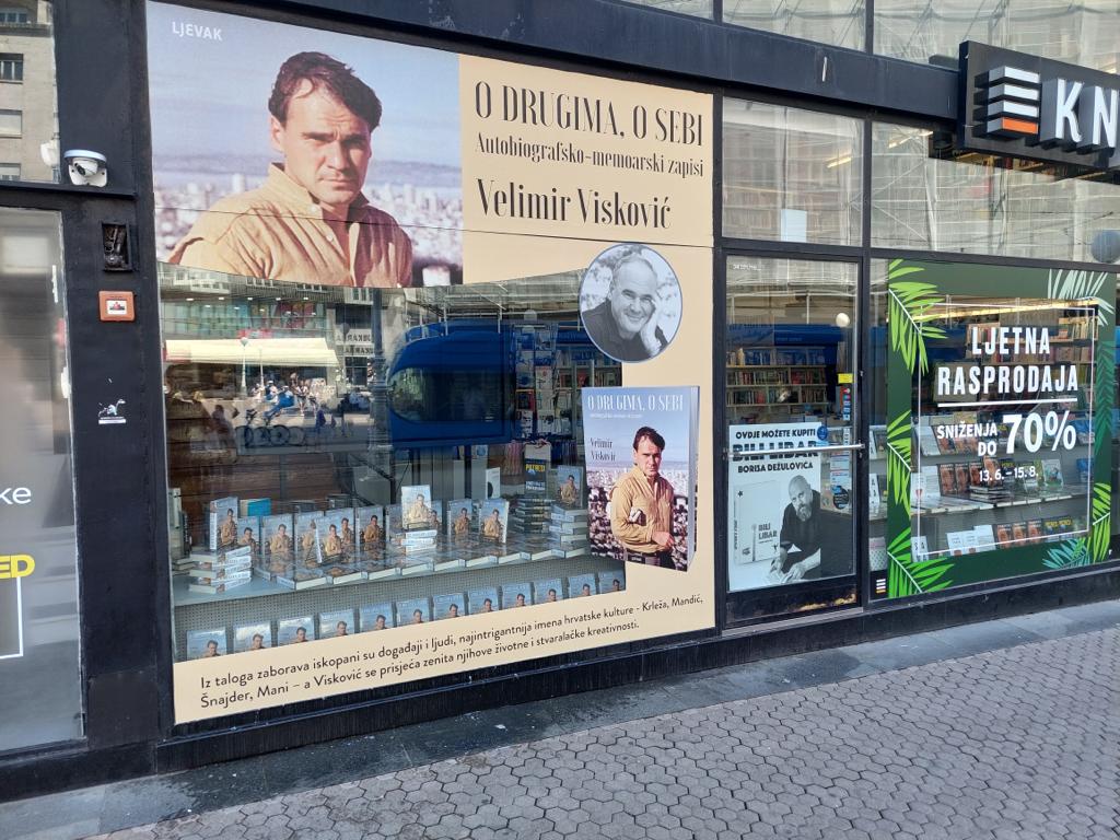 ViskovicVelimir's tweet photo. Sad sam snimio prolazeći tramvajem preko Jelačićeva trga. Megaposter u centru grada, baš iznenađenje!
 Pa čovječe, osjećam se kao Zdravko Čolić. Ili Bregović. Ma, Mišo Mate Kovač!!! https://t.co/4QrRLakbl0