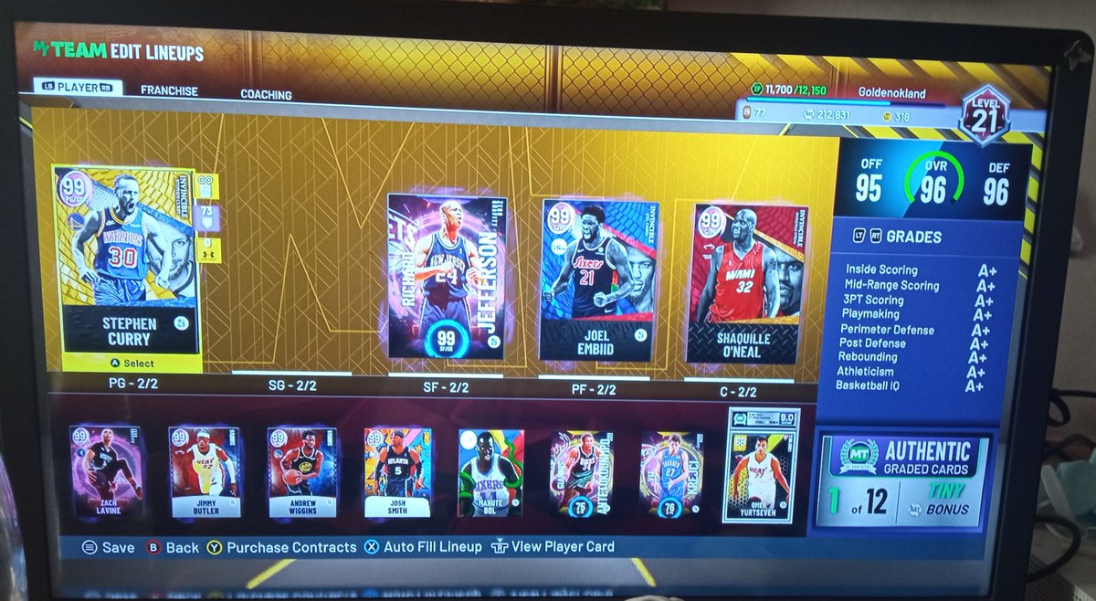 ChristofTziv's tweet photo. @NBA2K_MyTEAM Guys who should i get? I got 212k https://t.co/9y8KArKYkv