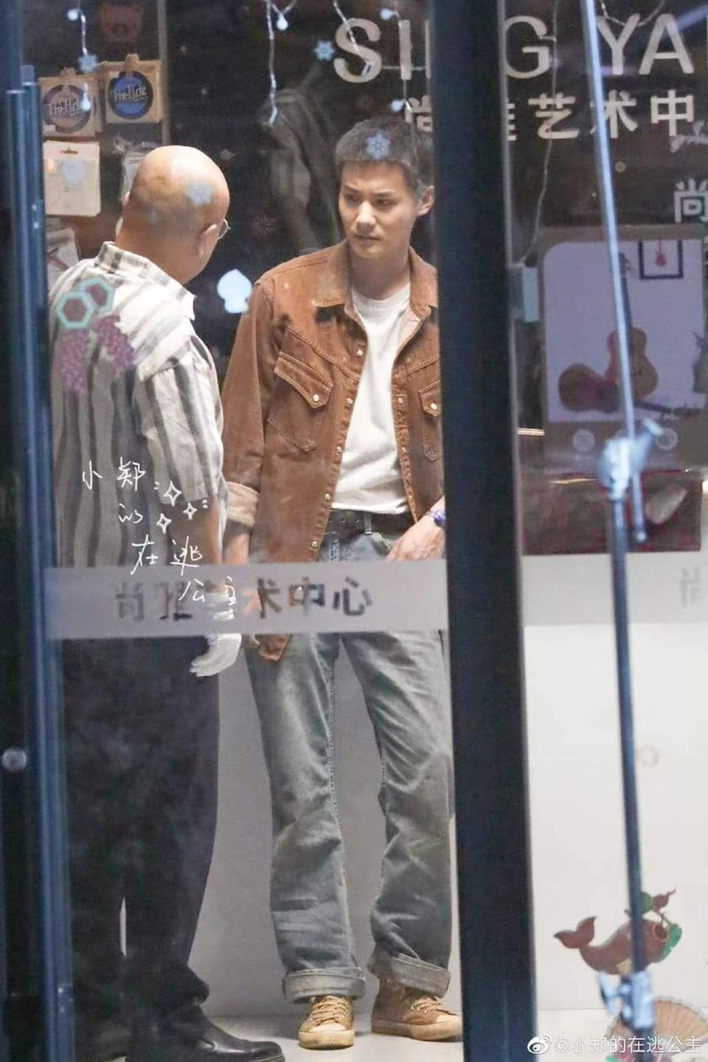 HappysisHu's tweet photo. Brother Cheng's spotted filming~
Lately, more and more photos of Brother Cheng are shooting😆 I'm happy.. this is the fortunate because our favorite actor shooting outdoors😁
#ZhengYecheng #郑业成
#HardcoreEra #硬核时代
#CCTV https://t.co/GyCrnW369x
