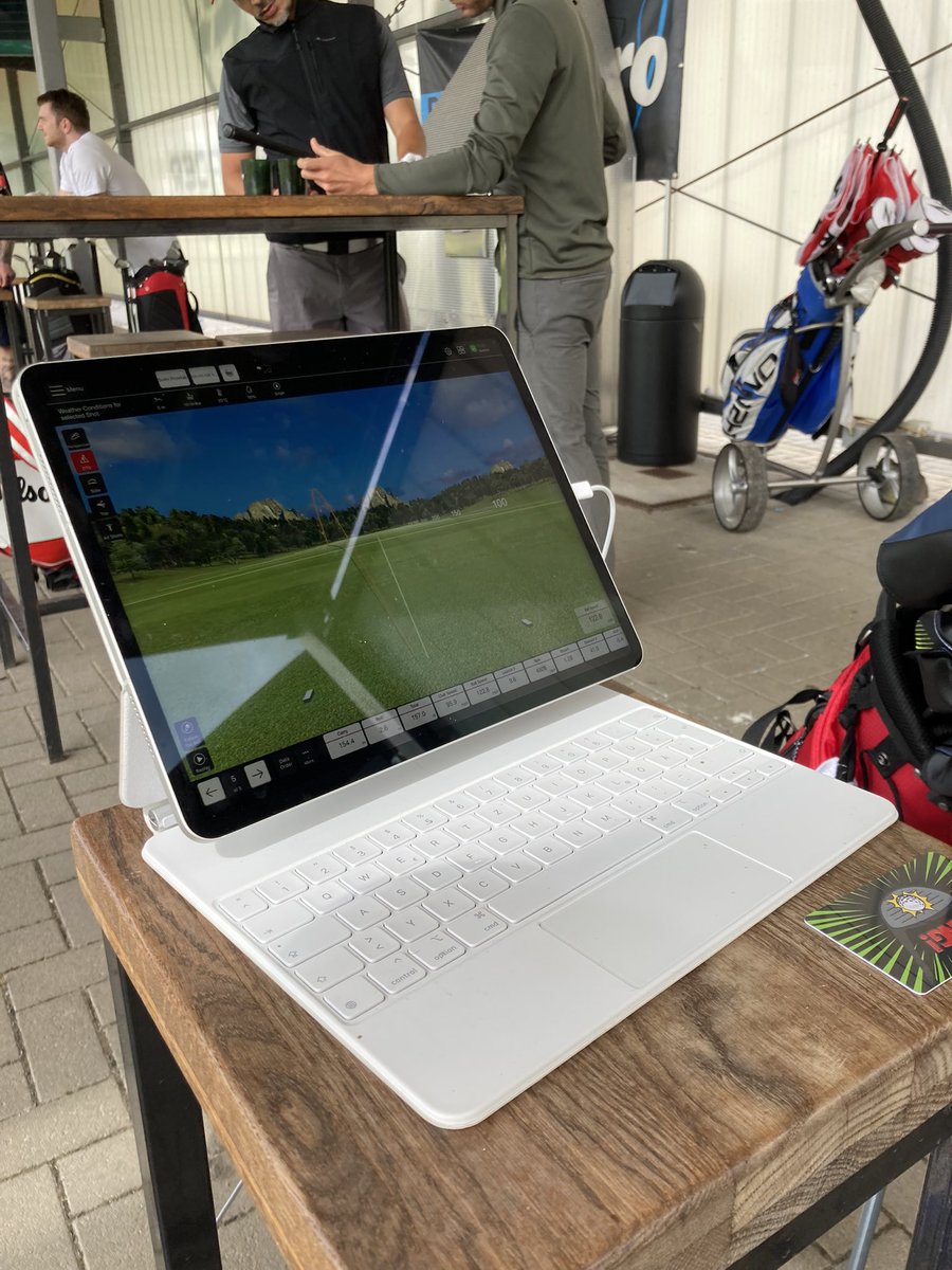 s5robuli's tweet photo. Soeben auf die neuen @wilsongolf D9 Forged Eisen gefittet worden. Ich habe iVgl zu meinen Eisen einen neuen Schaft und zwei Grad mehr Lie bekommen. Der Schaft ist etwas leichter und nicht ganz so brutal „stiff“, wie zuletzt. #golfpost #wilsongolf #teamwilson #wilsond9forged https://t.co/X8Z9kR4dun