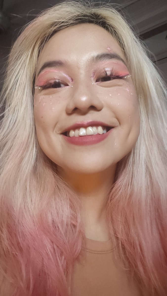 pink bubblegum princess is back 😻