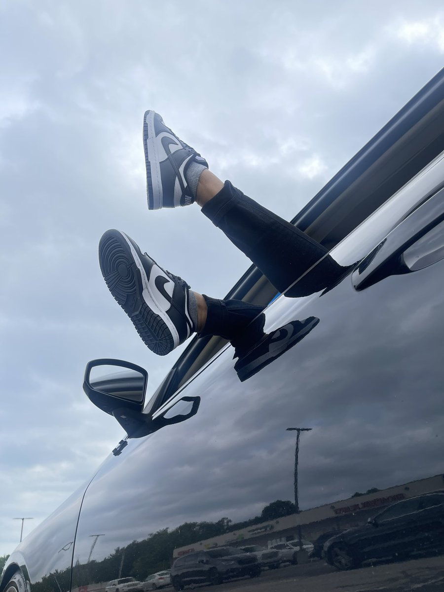 Kicks Lounge tweet media