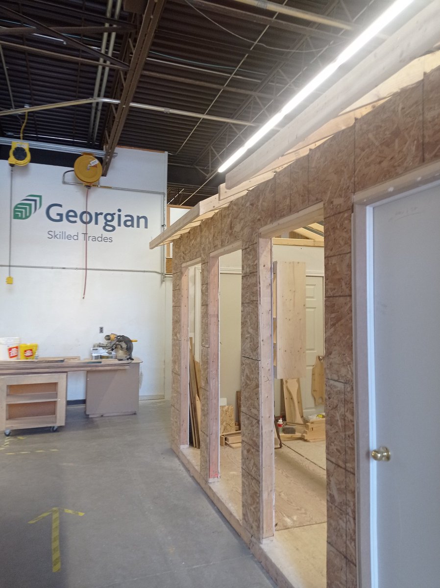 ignas_christine's tweet photo. Lots of hands on classrooms @georgiancollege 
Exploring #collegelife in #Barrie
#SWIS #LearnAboutCanada
@FatmeYMCASM @SMCDSB_ConEd https://t.co/qPXHDh1Y9y