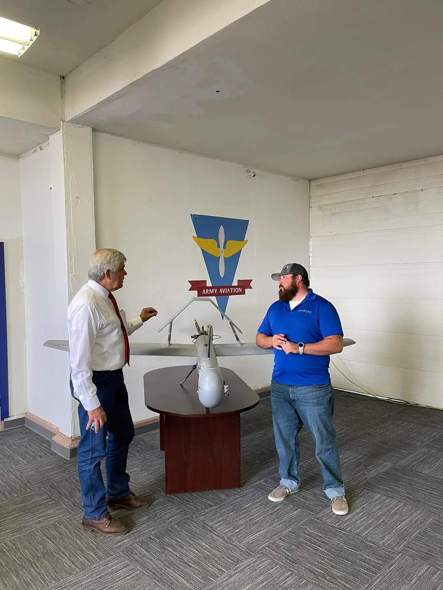 DelMarAeroEd's tweet photo. Word is getting out!! Congressman @CliffBentz visited our schoolhouse to see what all the buzz is about and how our efforts to train the next generation is translating into real jobs, right now, right here in Eastern Oregon. Thanks for coming out Congressman Bentz! https://t.co/1zMezH3L0b