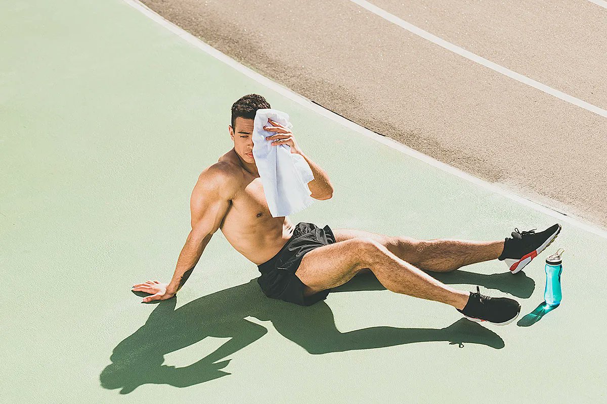 runlovers's tweet photo. Specie con questo caldo, capire come e quanto idratarsi è un'attività che richiede conoscenza di se stessi. Se esistono delle dosi e dei liquidi consigliati, una parte del lavoro devi farla anche tu, conoscendoti #Tri60 https://t.co/c9ts5BwVZJ https://t.co/tWvgTg05s9