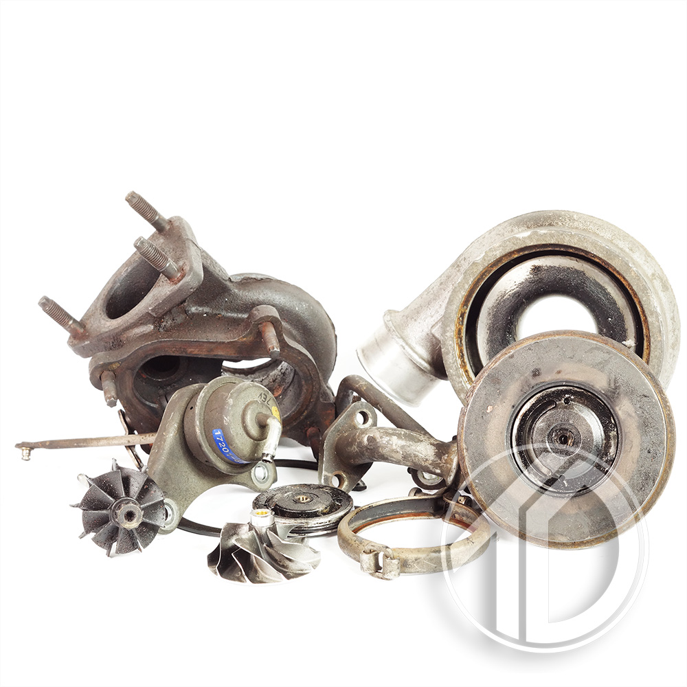 TurboDynamics's tweet image. Here&apos;s the before and after photos of a Toyota CT12B turbocharger from a 3.0D Toyota Land Cruiser that came in for a refurbishment. A standard service on these is from £195+vat, hybrid upgrade from £395+vat.
#morepower #landcruiser #turborefurb #turbodynamics #turbocharger