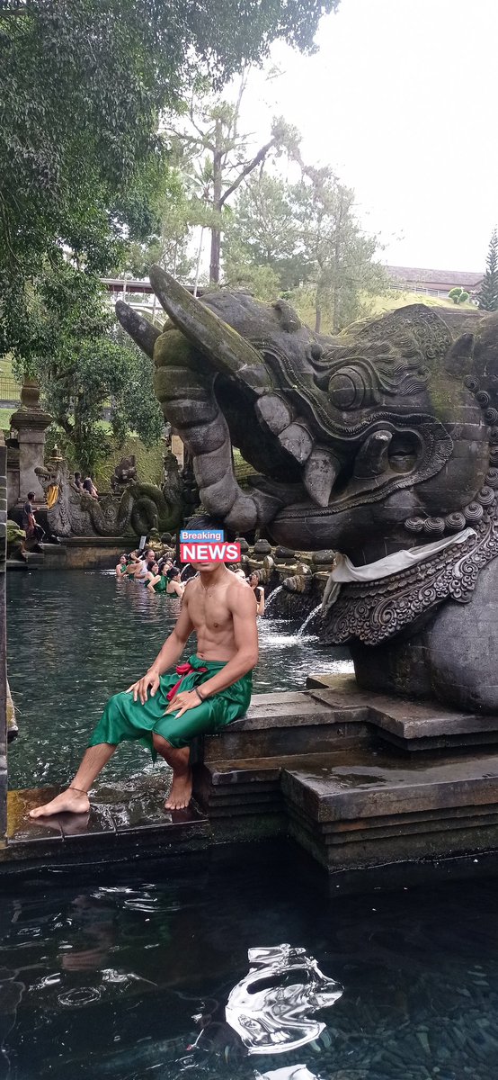 guiderasapacar's tweet photo. Melukat in Tirta empul 🙏🙏🙏 https://t.co/b6rtpZ5l5C