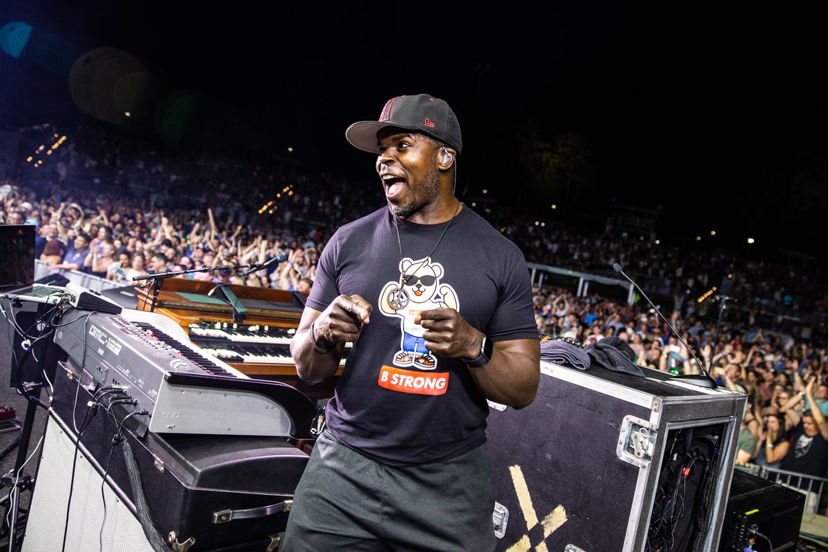 davematthewsbnd's tweet image. Please join us in wishing Buddy Strong @BSTRONGBRAND a Very Happy Birthday!

📸 @rodrigodmbrasil