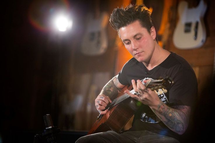 Happy 41st birthday to the one and only Synyster Gates! 