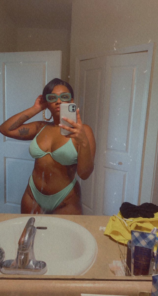 ItsCharne's tweet photo. Dirty Mirror Bikini Pics . Been a minute . Business dropping soon. Ladies i hope y’all ready 💚😌 when i started poleing, it was the best thing i could’ve done ✅ https://t.co/xIto0ixlUt