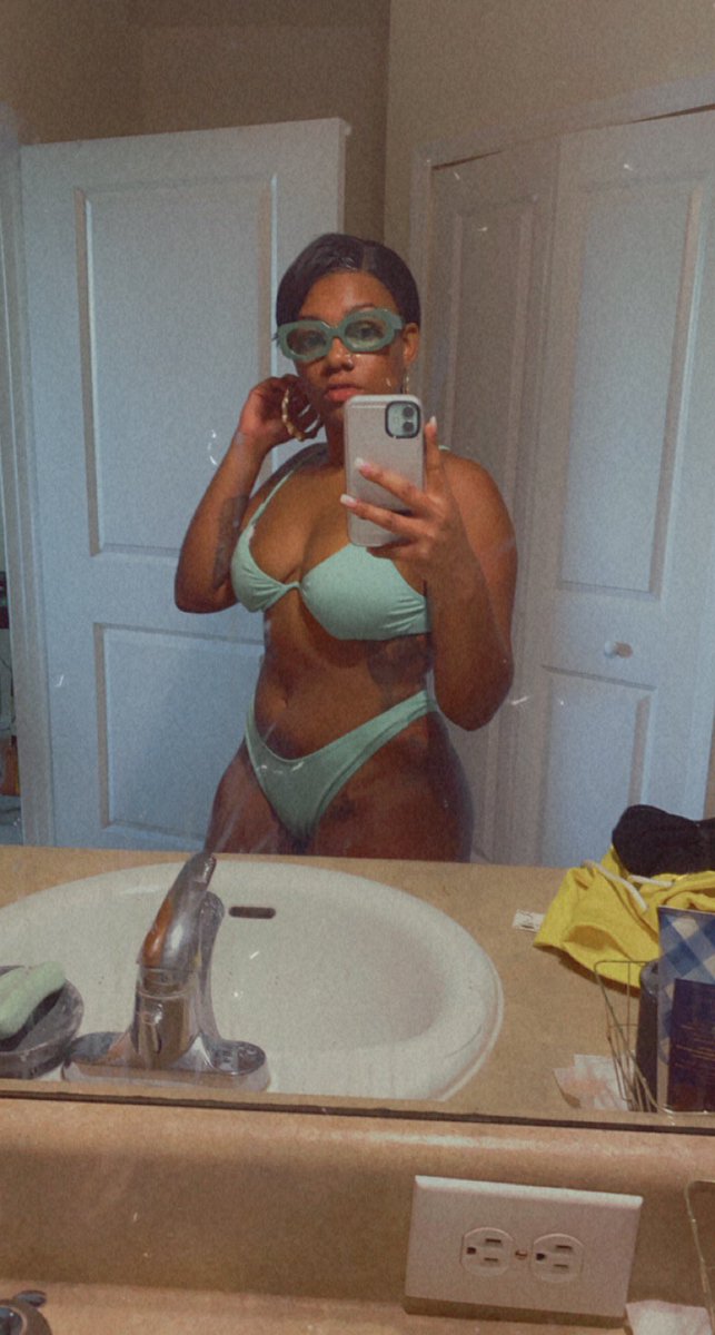 ItsCharne's tweet photo. Dirty Mirror Bikini Pics . Been a minute . Business dropping soon. Ladies i hope y’all ready 💚😌 when i started poleing, it was the best thing i could’ve done ✅ https://t.co/xIto0ixlUt