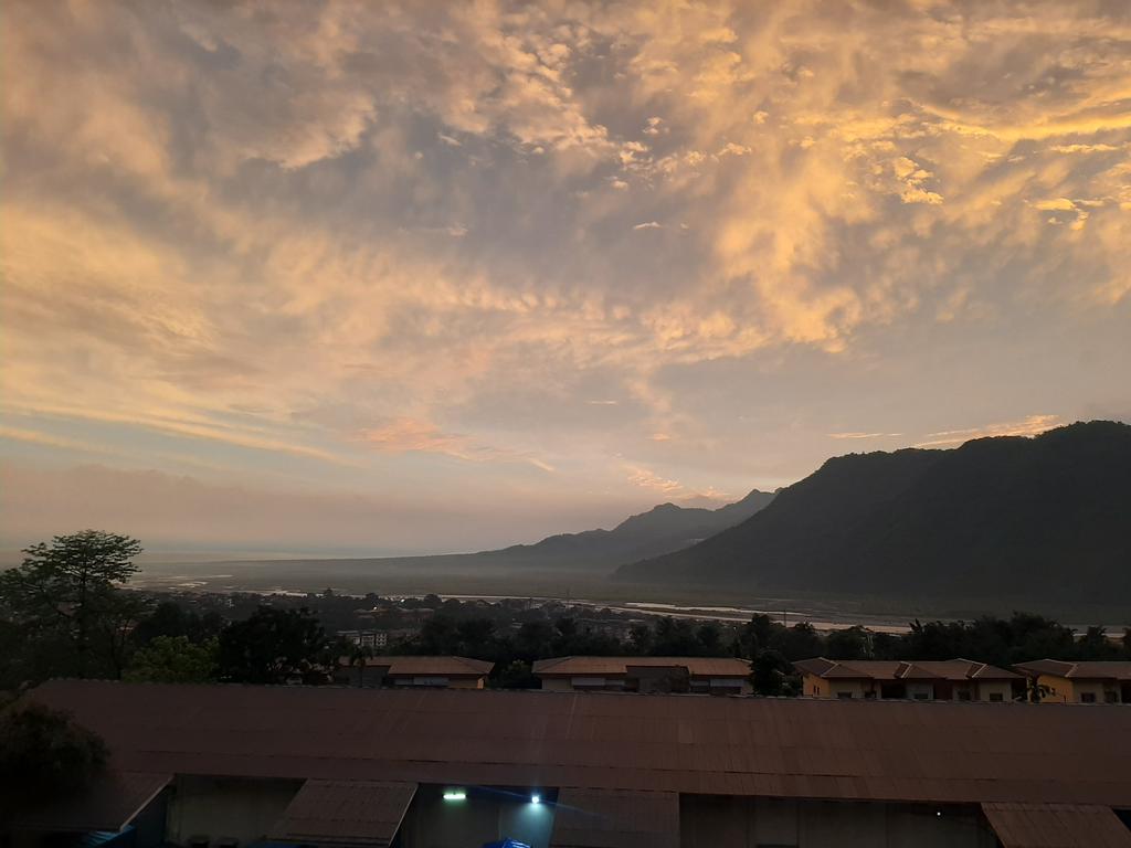 iamnorbuG's tweet photo. Phuntsholing Skies!! Nature wonders! https://t.co/pjPLBF6jWs