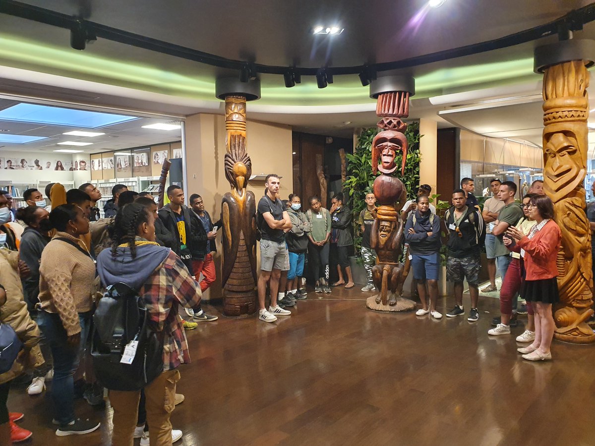 J-7⃣ 🇫🇷 l Entre deux répétitions au défilé du #14Juillet, les volontaires du <a href="/rsma_guadeloupe/">RSMA Guadeloupe</a> et <a href="/RSMA_NC/">RSMA-NC</a> profitent de quelques escapades pour visiter la capitale et ses lieux emblématiques dont le <a href="/CVersailles/">Château de Versailles</a>, la maison de la <a href="/Nouvl_Caledonie/">Nouvelle-Calédonie</a> et le musée du <a href="/quaibranly/">musée du quai Branly - Jacques Chirac</a>😎