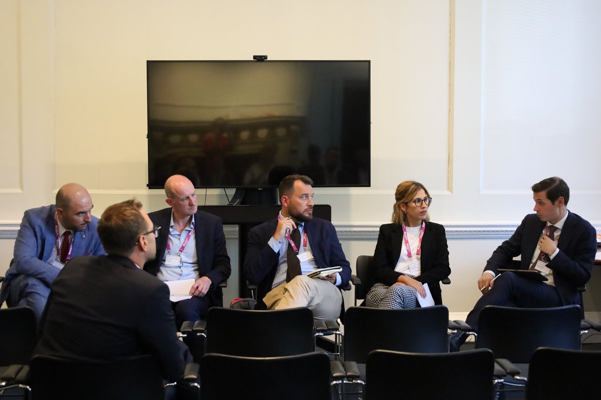 Breakout Sessions❗️
▶️BUISNESS AND ECONOMICS: Geopolitical shocks and buisness
▶️INTERNATIONAL POLITICS: The Nordic-Baltic region after the war in Ukraine
▶️SOCIETY AND CULTURE: How civil society in 🇵🇱&amp;🇬🇧 is helping 🇺🇦
#BelvedereForum2022 <a href="/PISM_Poland/">PISM</a> <a href="/ChathamHouse/">Chatham House</a>