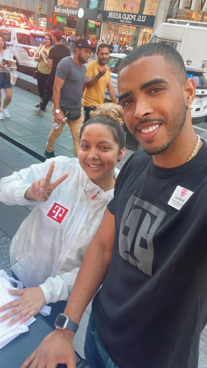 KeilahFoster's tweet photo. TSQ LIVE first ever fitness event! 🎉🎉🎉#tmobile #timessquare #signaturestore #magentarocks @TMOTimesSquare  @tmobile @MrEj_Rosado https://t.co/v57UXSbfbc