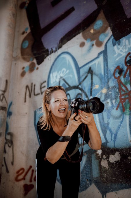 My happy place... holding my camera! @WhamBam_Studios https://t.co/EIbp4svTPG