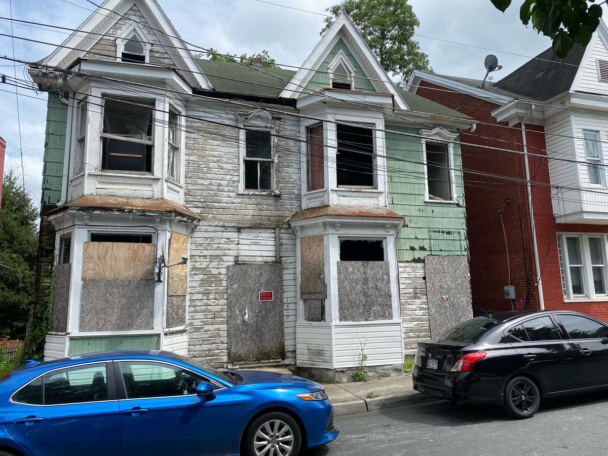 RepDavidTrone's tweet image. Today, I proudly presented @CityHagerstown with a $500,000 check that will go towards cleaning up blighted and vacant properties in the city&apos;s neighborhoods. As a member of @AppropsDems, I&apos;m excited to see our #CommunityProjectFunding put to good use!