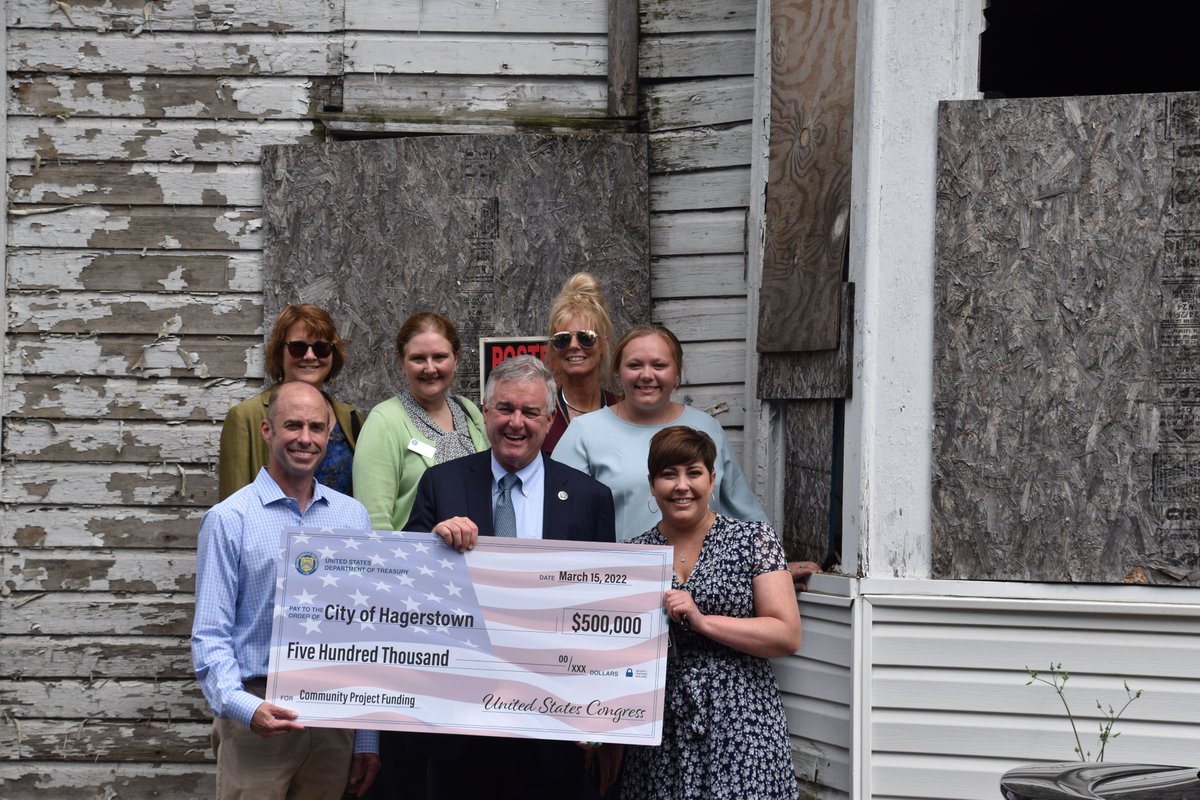 RepDavidTrone's tweet image. Today, I proudly presented @CityHagerstown with a $500,000 check that will go towards cleaning up blighted and vacant properties in the city&apos;s neighborhoods. As a member of @AppropsDems, I&apos;m excited to see our #CommunityProjectFunding put to good use!