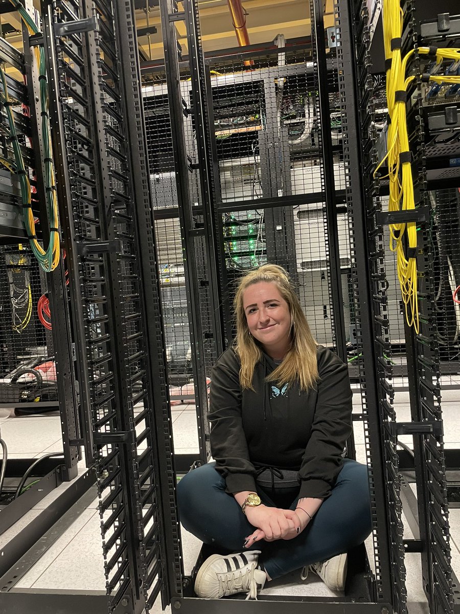 bhanks_wvu's tweet photo. hiiiii friends! as sad as it is to say, my time at @Twitter is coming to a close at the end of July. 💙

in the meantime i’m looking for my next exciting role !! 

if you think you see a role that I’d be right for please let me know ☺️ #DataCenter https://t.co/KmqGwBadV4