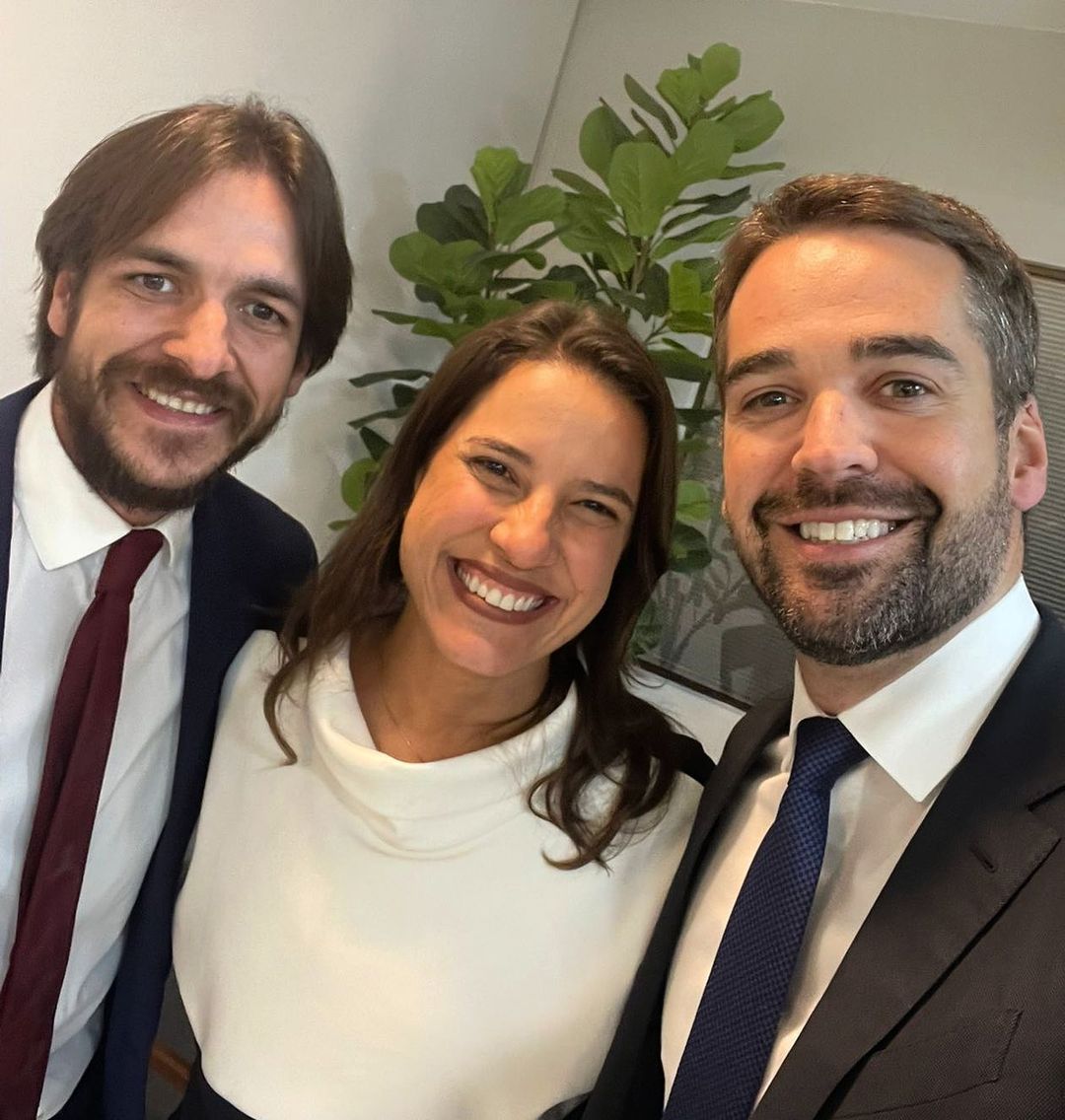 E esse encontro bacana que aconteceu na sede nacional do PSDB em Brasília? Os pré-candidatos ao governo do Rio Grande do Sul, <a href="/EduardoLeite_/">Eduardo Leite</a>; de Pernambuco, <a href="/raquellyra/">Raquel Lyra</a>; e da Paraíba, <a href="/pedroocl/">Pedro Cunha Lima</a>, só dão orgulho ao nosso partido! 💙