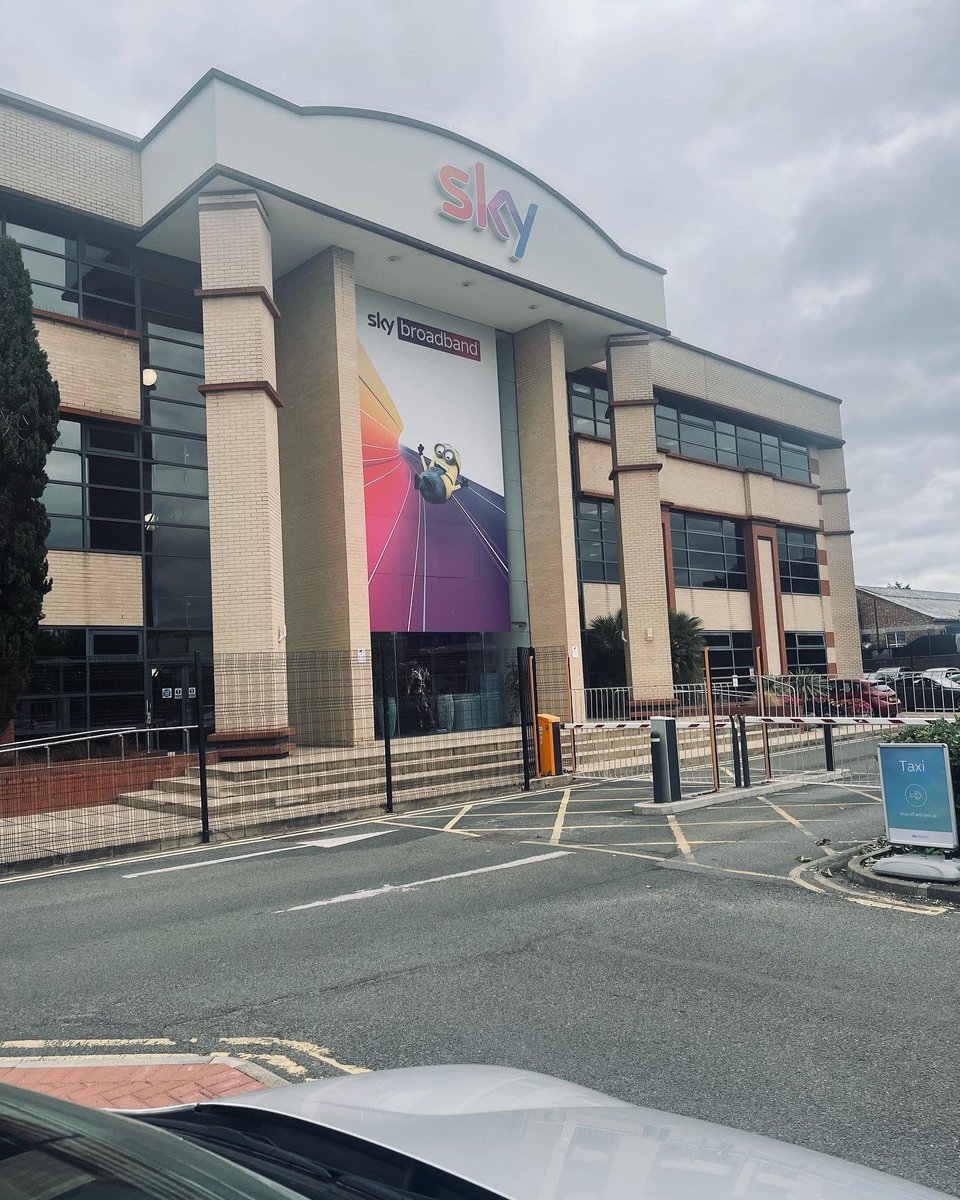 skymagic_uk's tweet photo. SKY PERFORMING @ SKY! #nowtv #skyheadquarters #skycentral #skytv #skymagician #skymagic #magic #illusion #corporateevents #corporateentertainment #tv #instagram #facebook #media https://t.co/HYoW311ZPB