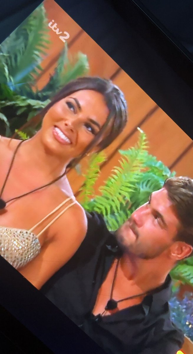 xsanax3's tweet photo. It’s giving Amy &amp; Curtis🫣 #LoveIsland https://t.co/C3BaOS6h6M