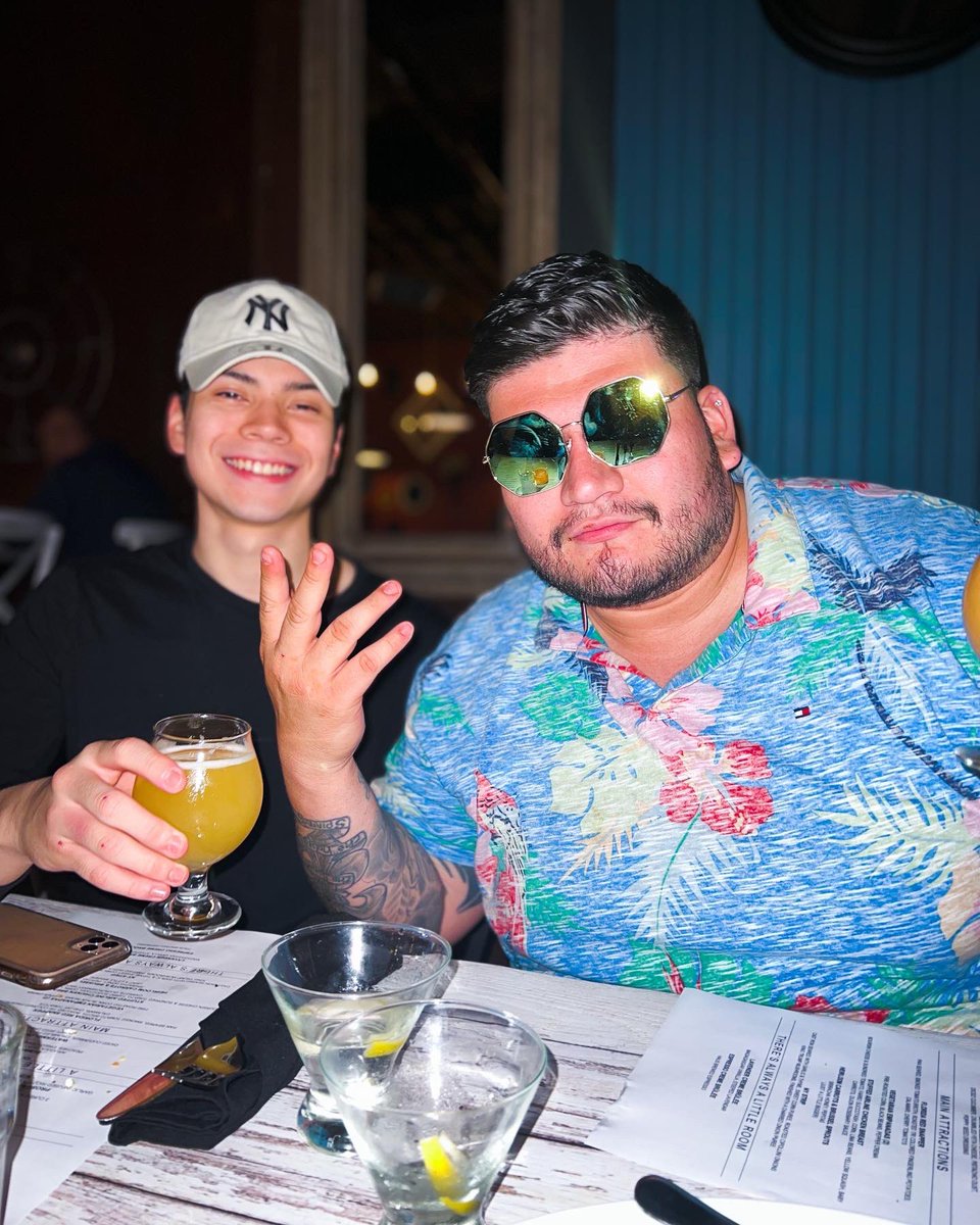 TobiasEats's tweet photo. Got To Spend Some Time With My Little Bro To Show Him Some #FireEats 🔥🔥🔥🔥🔥🔥 https://t.co/dlCdMfXNav
