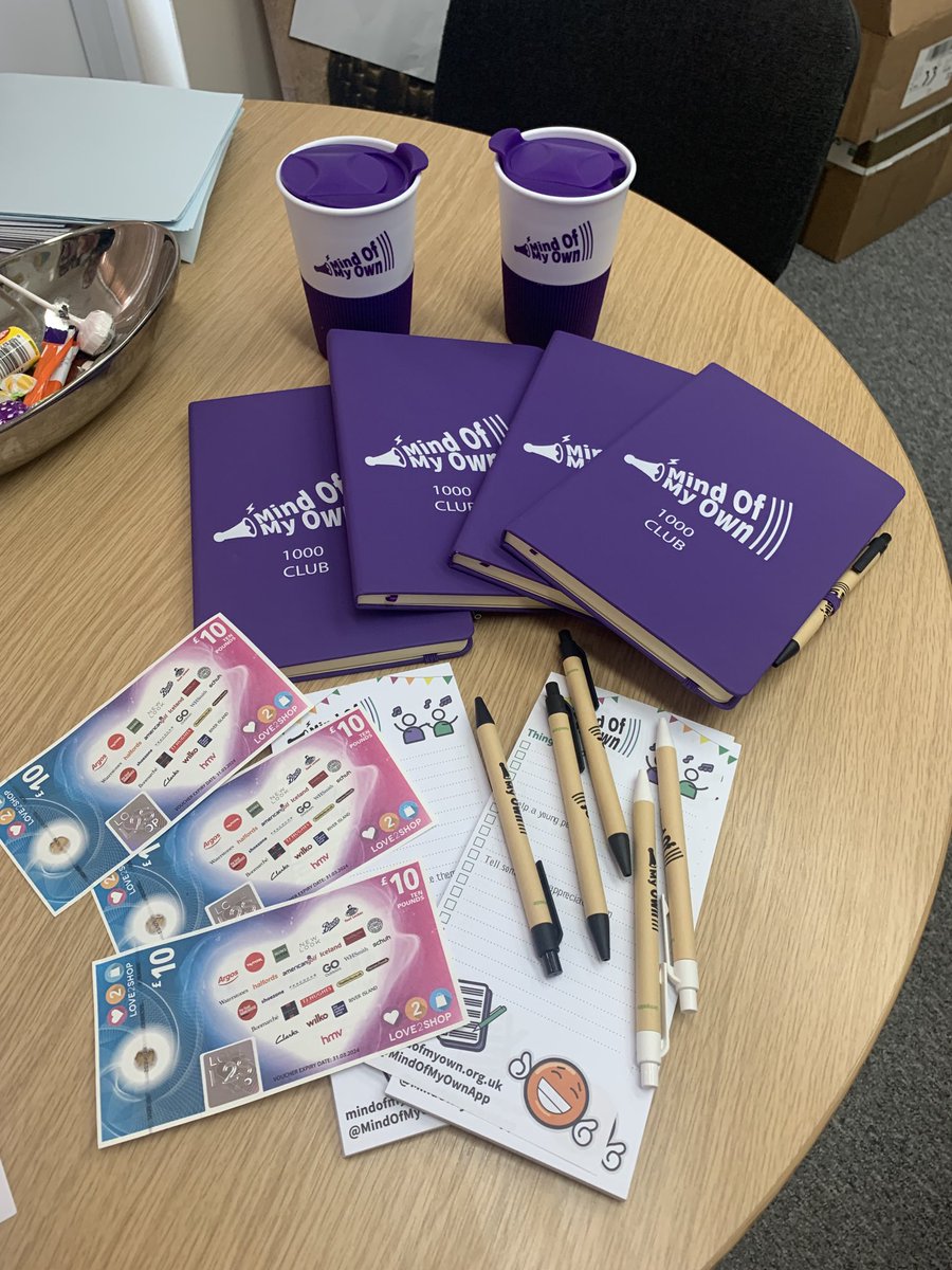 ClaireRhullcc's tweet photo. Hitting the 1000 club in Hull! Means goody bags and today we started to hand them out ! Starting with North Locality Team. #momo @MindOfMyOwnApp #voice #directwork https://t.co/J1SIRqXiOq