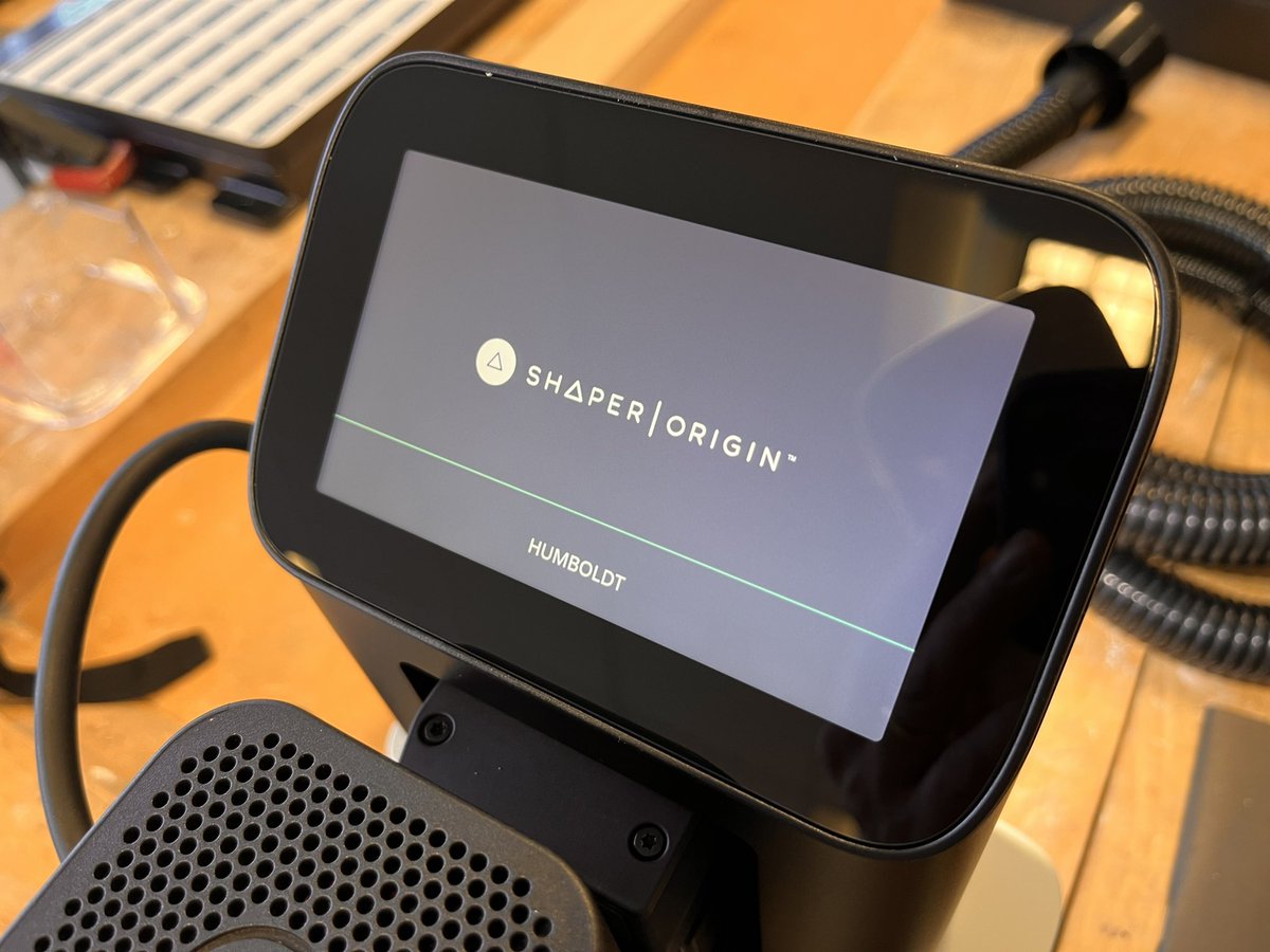 kerry_truman's tweet image. this has been sat around in its box for way too long now.. it’s time to get it out for a test drive and see what things can be done with it.. anyone out there got one going on..!? @Maker_of_Things #newtoys #makingstuff #MakersHour #ShaperTools 😀🙌