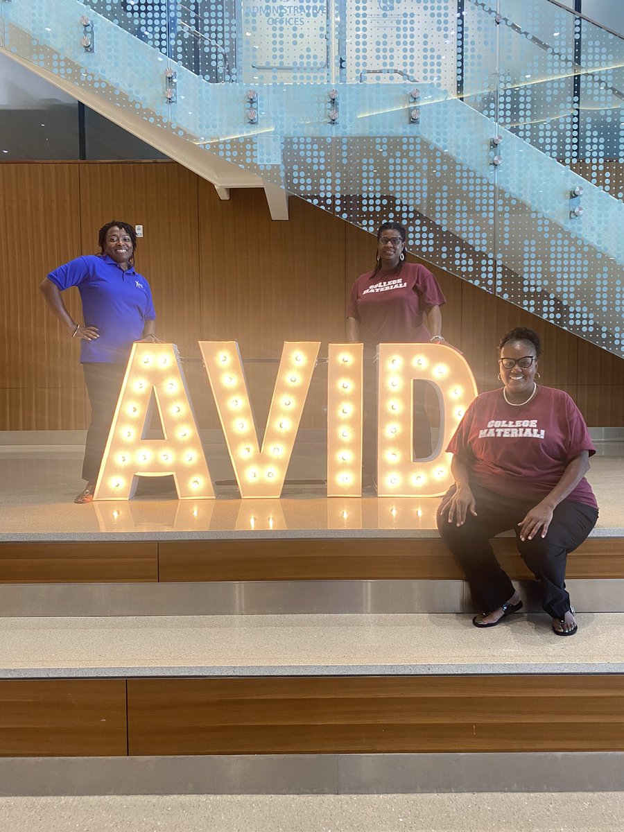 TaraNicole1908's tweet photo. W.A.Perry Middle team of educators are ready to put in the work!! #AVIDFamily #AVID4Possibility #AVIDSoutheast #RSD1_AVID #WAPerryMS https://t.co/Gbsck4o9hq