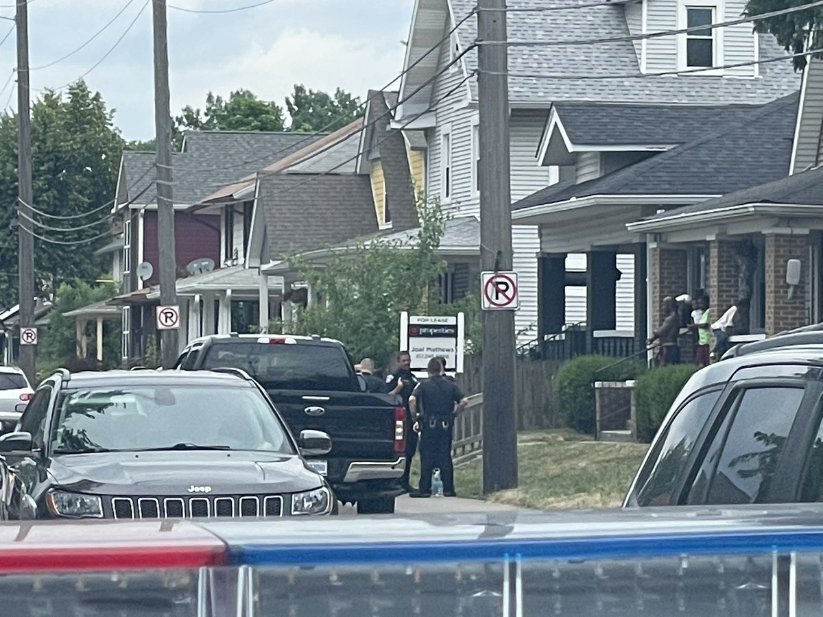 CourtSpinelliTV's tweet photo. #BREAKING: Search underway on IMPD’s near east side, area of Rural/St. Clair, for 2YO Jailee Latson, now believed to be missing since early AM hours. She’s described as 2’10”, 35 lbs., black hair/brown eyes, believed to be last seen in a diaper &amp; no shirt. Please share! https://t.co/wYamGTRsRM