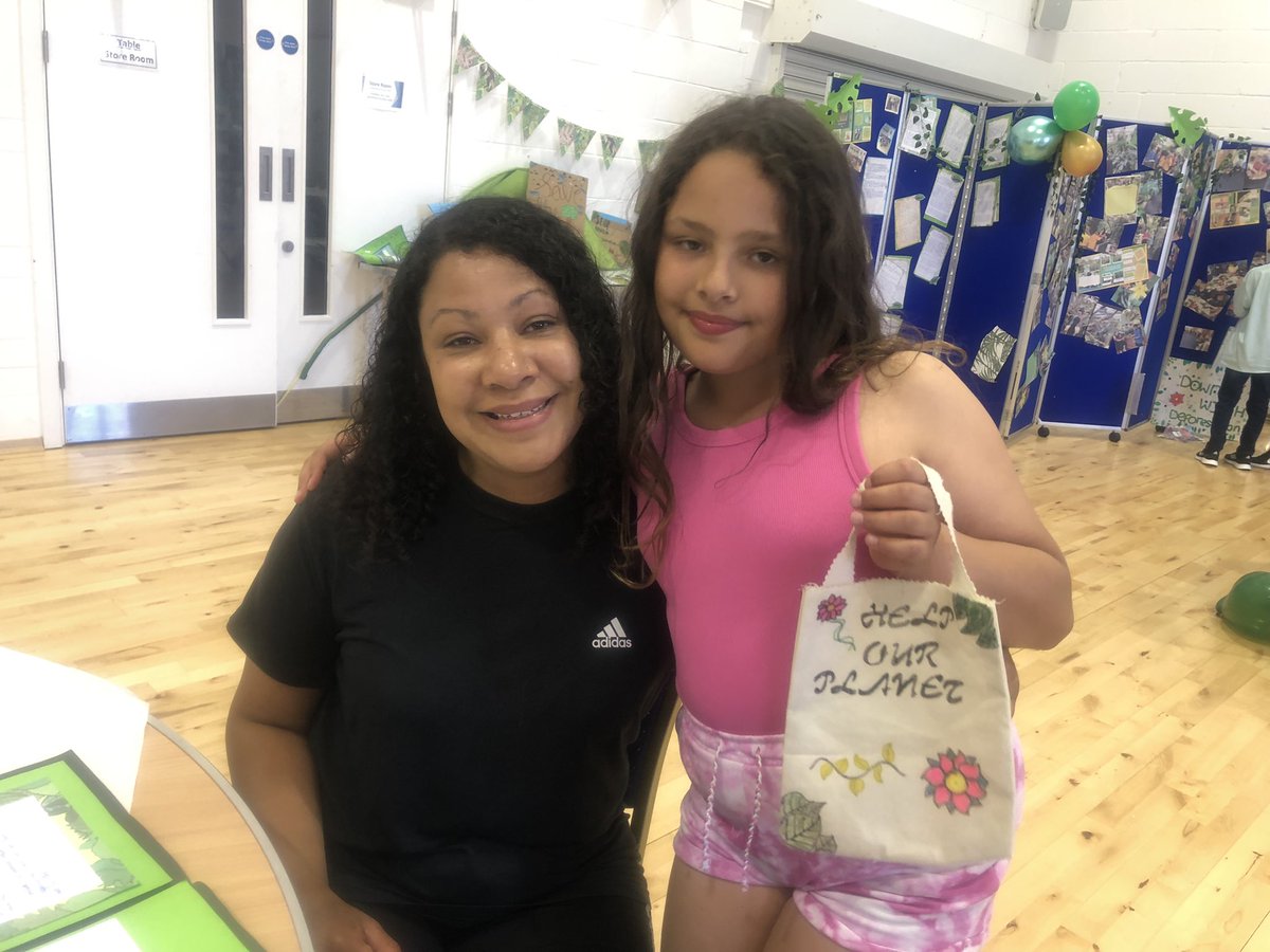 denisemburgess's tweet image. Y5/6 rainforest cafe today amazing work and raising money for charity #realprojects @GreatDenhamPS @EdTransform_UK