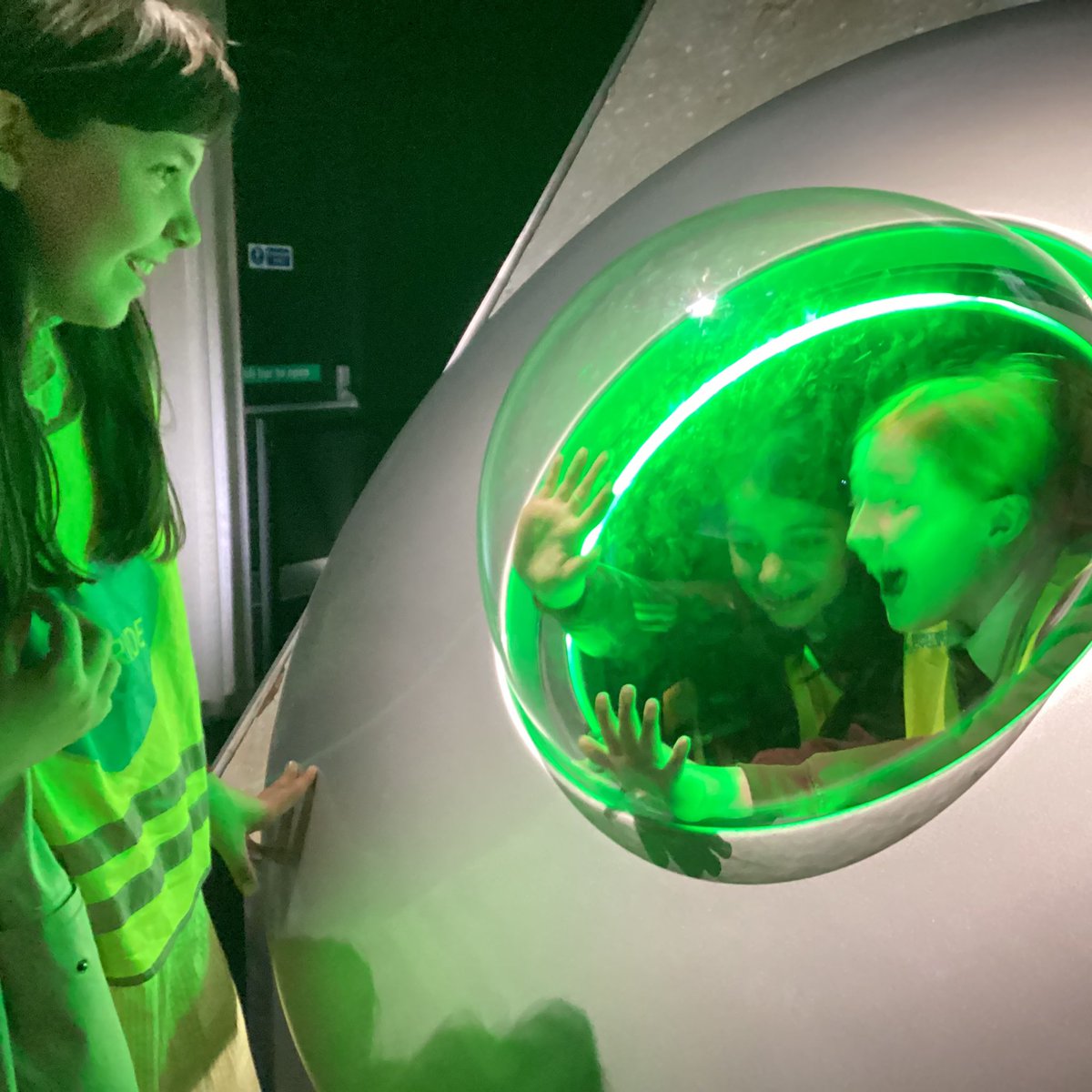 AllSaintsTraff's tweet photo. Year5 blasted 🚀off to @jodrellbank today. 🪐We learnt so much about the Universe, the Constellations, Telescopes🔭 & Space Exploration. 🛸👽We even went shopping! #Y5OnTour, #NoLittleGreenMenYet, #Space, #TheFutureOfScience https://t.co/EaqMXAhydQ