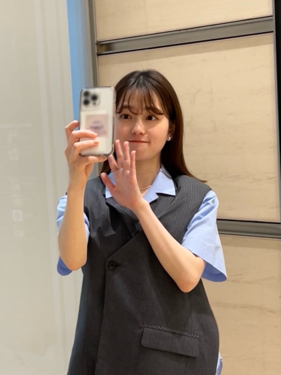 山田杏奈 誰と話してるの スマホに手を振るお茶目顔で朝の元気チャージ完了 歌詞検索サイト Utaten ふりがな付