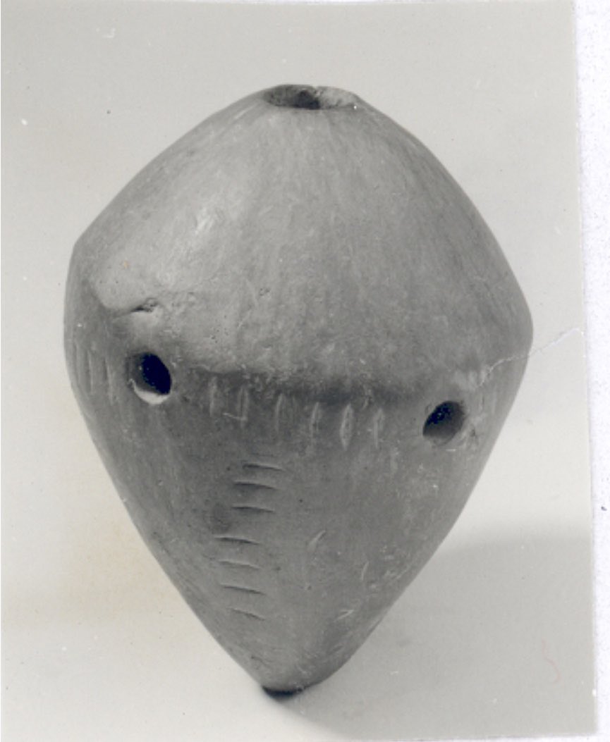 1247 🇽🇰 artifacts illegally held in Serbia. Okarina is a musical instrument made out of baked clay. It belongs to early neolithic period (7th–6th millennium BC). Found in Runik, Skënderaj, Republic of Kosova. Help us #Return OKARINA home.
<a href="/UNESCO/">UNESCO 🏛️ #Education #Sciences #Culture 🇺🇳</a> <a href="/IcomOfficiel/">International Council of Museums (ICOM)</a> <a href="/coe/">Council of Europe</a> <a href="/EU_Commission/">European Commission</a>