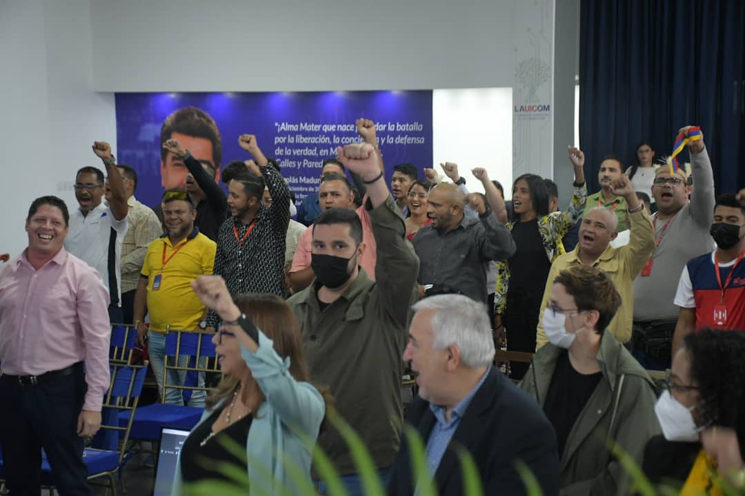 "Nosotros parimos este concepto de Universidad Internacional de las Comunicaciones; vamos a abrir una gama de talleres para estas vacaciones, podemos participar de manera virtual y presencial", Tania Díaz.

<a href="/taniapsuv/">Tania Valentina Díaz</a>
#LaUicomRevoluciona