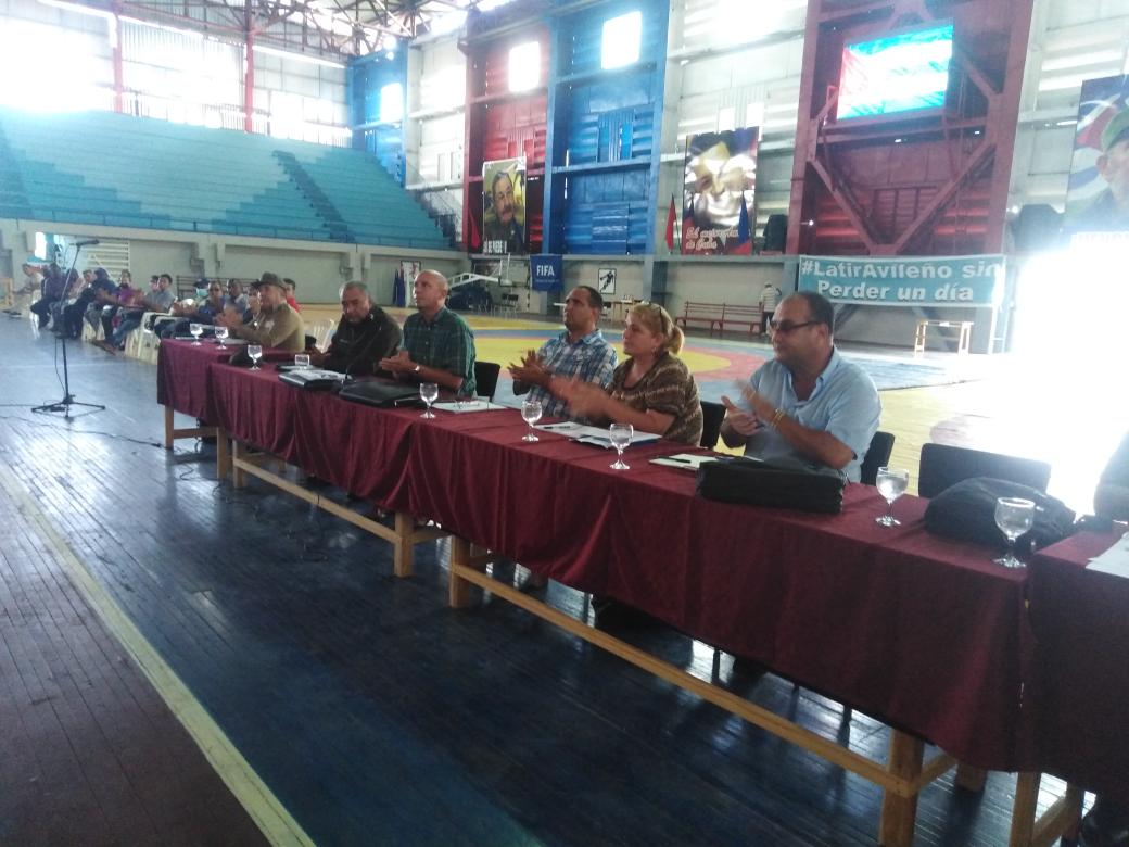 Yuri23777175's tweet photo. Dice presente el pueblo Avileño al llamado del Partido a defender la Revolución #CAVCapitaLate #CiegodeAvila #Cuba #Asamblea @DiazCanelB @DrRobertoMOjeda https://t.co/qIifaM8w5E