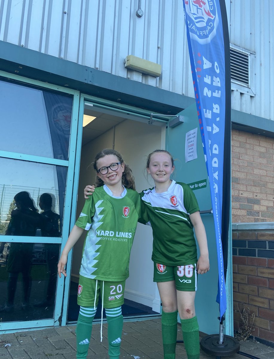 Y ddwy yma wedi rhoi shift mewn heno ar gyfer treials pêl-droed merched ysgolion Caerdydd a’r Fro <a href="/CVSFA/">Cardiff & Vale Schools & Colleges FA</a> yn cynrychioli <a href="/CymricCrocs/">Clwb Cymric Crocodeils</a>, <a href="/YsgolHamadryad/">Ysgol Hamadryad 🏴󠁧󠁢󠁷󠁬󠁳󠁿</a> ac <a href="/YsgolTreganna/">Ysgol Treganna</a>