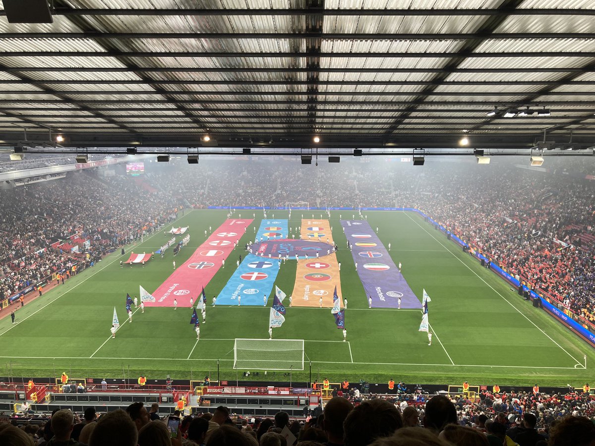 I loved watching <a href="/Lionesses/">Lionesses</a> at Old Trafford last night, such an incredible atmosphere. Such a special moment to watch groups of young girls so excited to see their heroes up close at the end too. #ENG