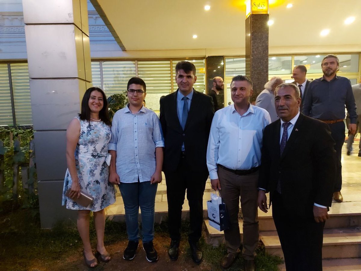 LGS de %1 lik başarı dilimine giren “ŞEHİTKAMİL ‘İN YILDIZLARI” Valimiz Sn. <a href="/gul_davut/">Davut GÜL</a> Milletvekilimiz Sn.<a href="/mehmeterdogan27/">Mehmet ERDOĞAN</a> B Belediye Başkanımız Sn. <a href="/FatmaSahin/">Fatma Şahin</a> Kaymakamımız Sn.<a href="/KalayliOmer/">Ömer Kalaylı</a>  İl müdürümüz Sn.  <a href="/yasintepe/">Yasin TEPE</a> ve müdürümüz <a href="/yagcimehmet27/">Mehmet YAĞCI</a> katılımıyla ödüllerini aldılar.