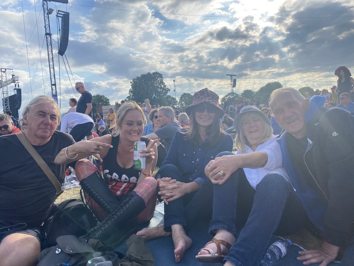 Lil_Bolicious's tweet photo. Awesome time with the fam and friends @BSTHydePark @RollingStones 
Can’t believe they played my namesake ‘Angie’ my parents bloody loved it! X https://t.co/LMNc0rvodF